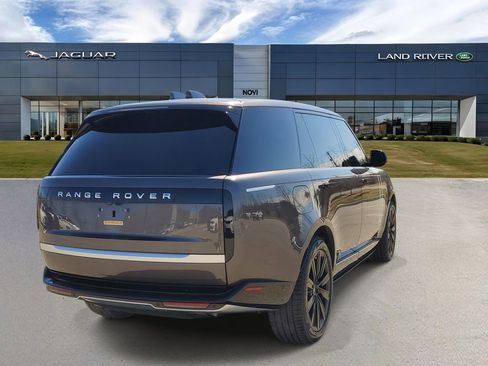 Used 2025 Land Rover Range Rover Long Wheelbase Autobiography image 3