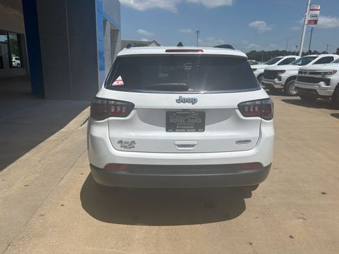 Used 2023 Jeep Compass Latitude AWD/4WD image 5