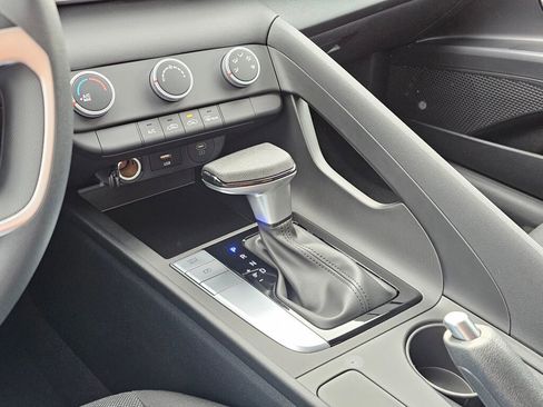 New 2025 Hyundai Elantra SE image 20