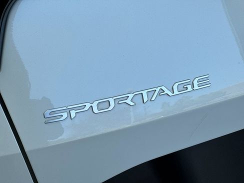 Used 2024 Kia Sportage LX image 24