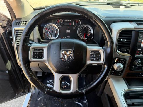 Used 2018 RAM 1500 Laramie w/ Convenience Group AWD/4WD image 15
