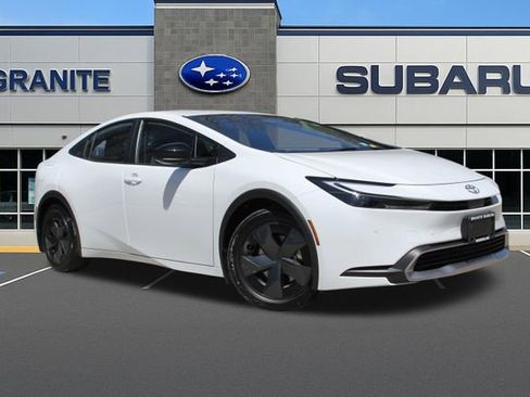 Used 2024 Toyota Prius Prime FWD image 3