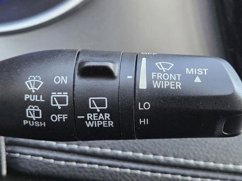 Used 2019 Chrysler Pacifica Limited w/ Advanced Safetytec Group image 20