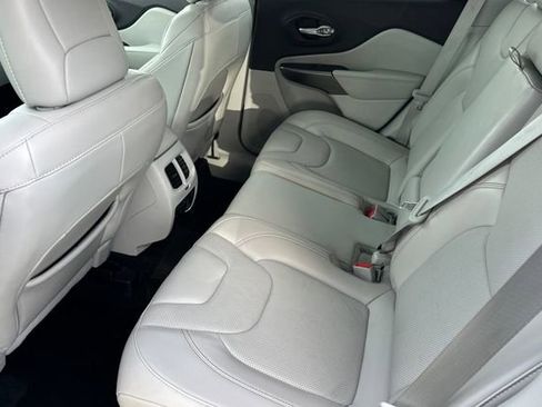 Used 2020 Jeep Cherokee Limited image 14