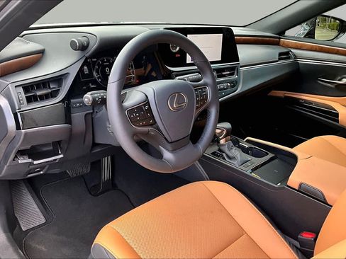 Used 2025 Lexus ES 350 w/ Premium Package FWD image 18
