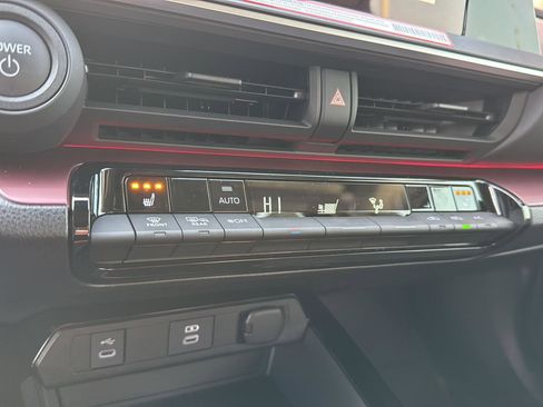 New 2025 Toyota Prius Plug-In Hybrid image 22