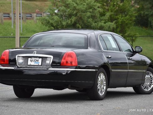 Used 2008 Lincoln Town Car Signature L RWD image 5