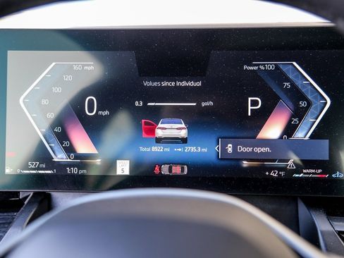 Used 2025 BMW 530i xDrive w/ Premium Package image 13