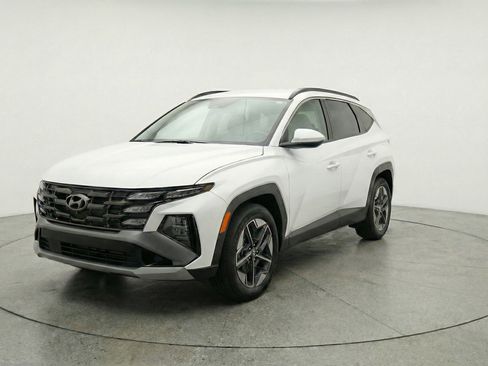 Used 2025 Hyundai Tucson SEL FWD image 3