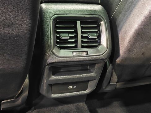 Used 2023 Volkswagen Taos SE AWD/4WD image 28