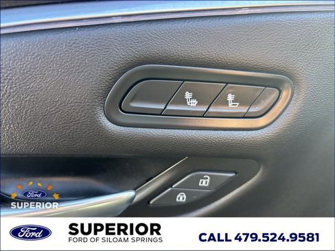 Used 2022 Cadillac Escalade ESV Luxury w/ LPO, Illumination Package image 24