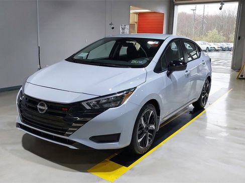 Used 2025 Nissan Versa SR w/ Trunk Package image 18