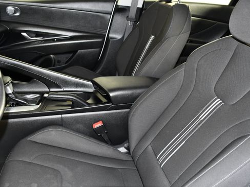 Used 2024 Hyundai Elantra SEL FWD image 36