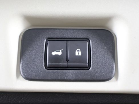 Used 2024 Nissan Ariya AWD image 23