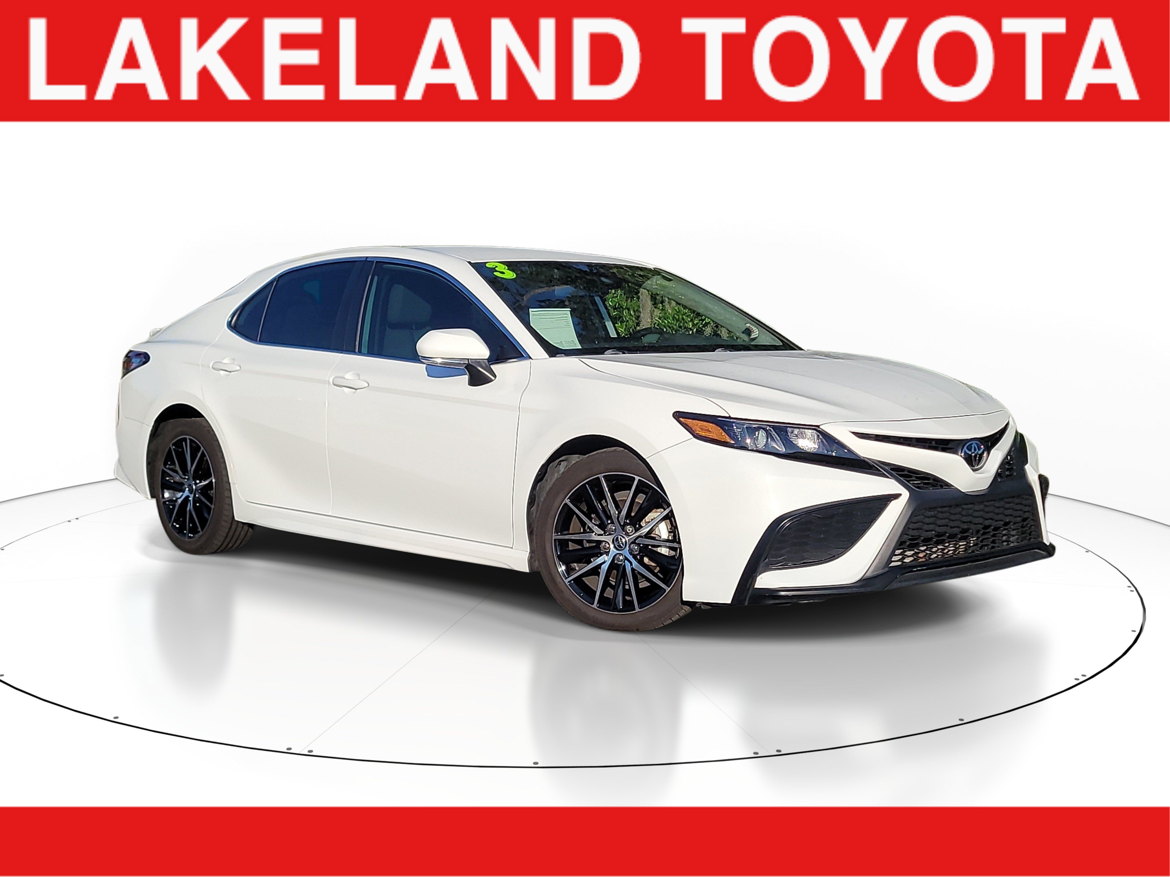 Used 2023 Toyota Camry SE FWD image 1