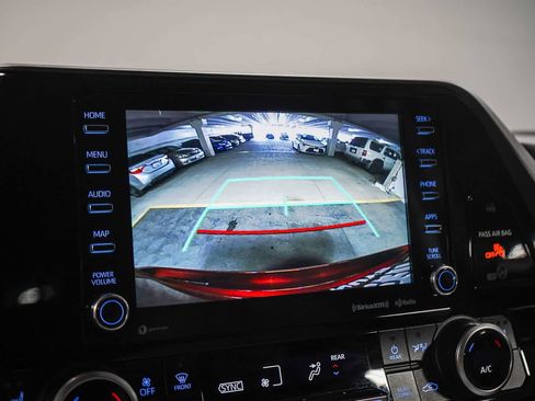 Certified 2020 Toyota Highlander XLE image 26