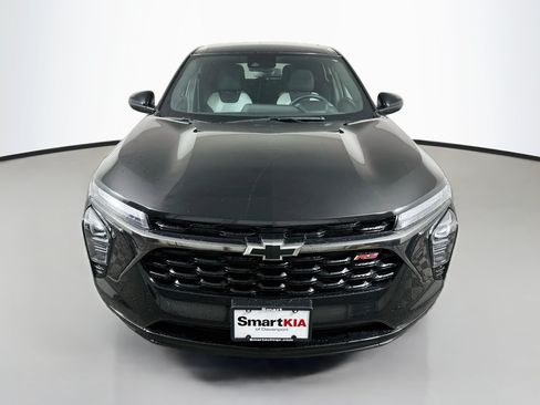 Used 2024 Chevrolet Trax RS w/ Driver Confidence Package FWD image 2