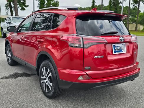 Used 2016 Toyota RAV4 LE FWD image 3