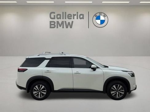Used 2024 Nissan Pathfinder SL FWD image 6