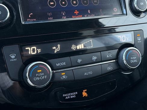 Used 2018 Nissan Rogue SV image 14