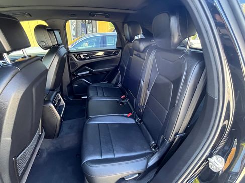 Used 2020 Porsche Cayenne w/ Driver Memory Package AWD/4WD image 17