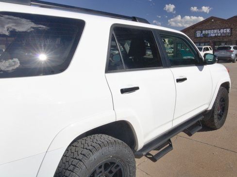 Used 2021 Toyota 4Runner Venture w/ Moonroof Package AWD/4WD image 9