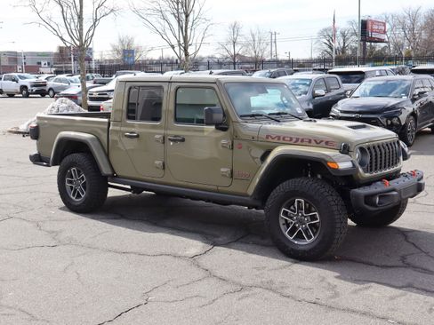 Used 2025 Jeep Gladiator Mojave image 2