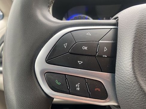 Used 2023 Chrysler Voyager LX image 16