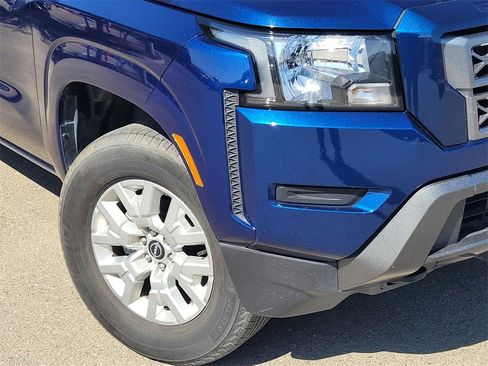Used 2023 Nissan Frontier SV image 9