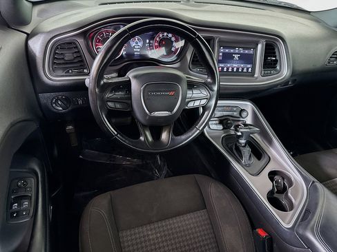 Used 2022 Dodge Challenger SXT image 17