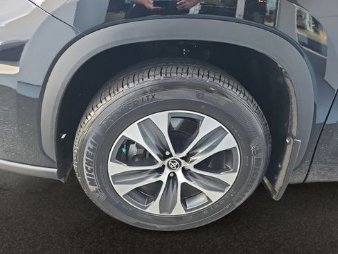 Used 2026 Toyota Highlander XLE AWD/4WD image 40