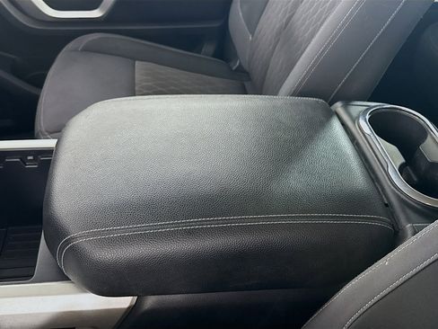 Used 2024 Nissan Titan SV w/ SV Convenience Package RWD image 18