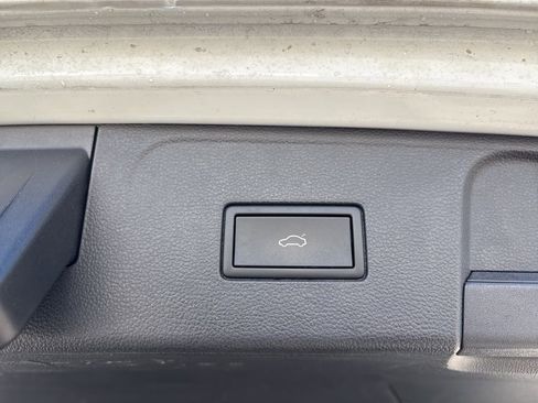 Used 2025 Volkswagen Atlas SE image 10