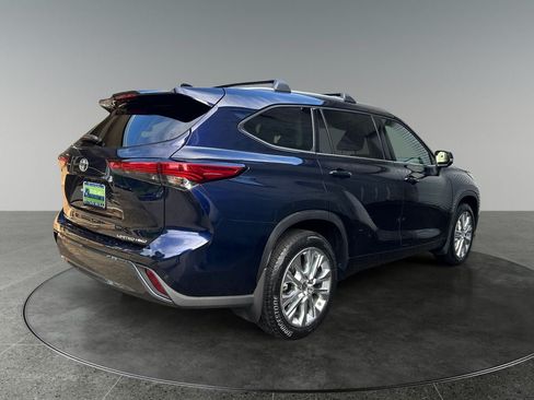 Used 2023 Toyota Highlander Limited AWD/4WD image 9