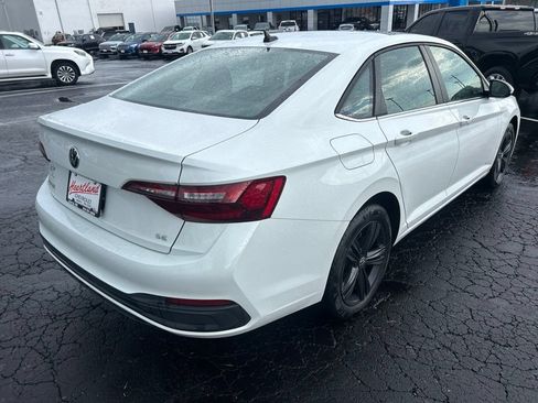 Used 2024 Volkswagen Jetta SE w/ Panoramic Sunroof Package FWD image 5