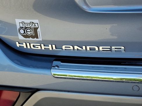 Used 2022 Toyota Highlander Platinum AWD/4WD image 31