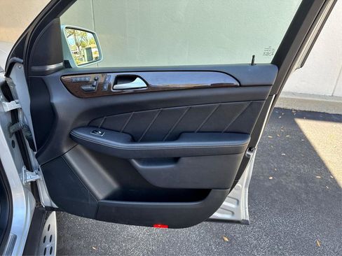 Used 2015 Mercedes-Benz GL 450 4MATIC w/ Appearance Package image 21