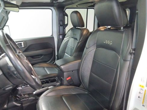 Used 2019 Jeep Wrangler Unlimited Sahara w/ Quick Order Package 24M Moab AWD/4WD image 5