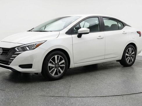 Used 2025 Nissan Versa SV FWD image 3