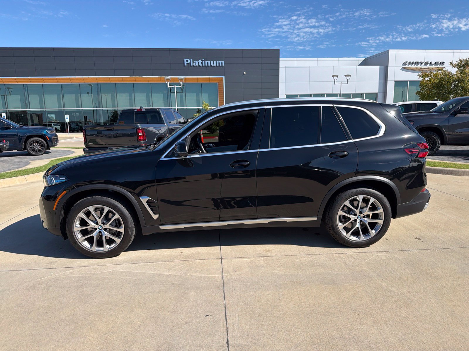 Used 2025 BMW X5 sDrive40i w/ Premium Package RWD image 2