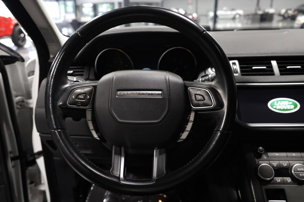 Used 2018 Land Rover Range Rover Evoque SE AWD/4WD image 24