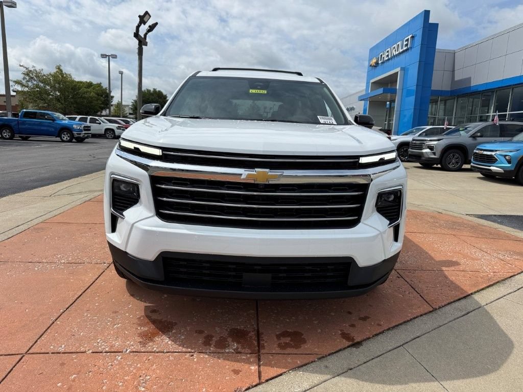 New 2027 Chevrolet Traverse LT w/ Driver Confidence Package FWD image 2