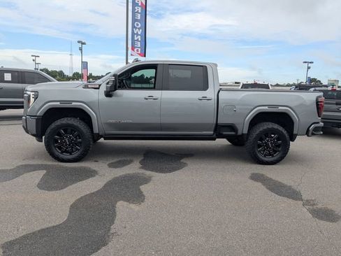 Used 2024 GMC Sierra 2500 AT4 w/ AT4 Premium Plus Package AWD/4WD image 6