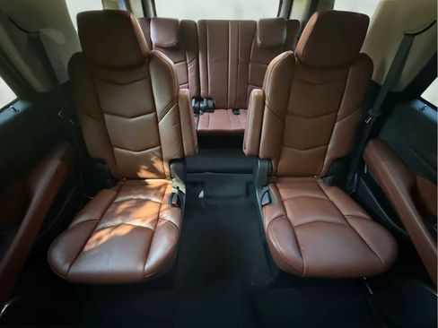 Used 2020 Cadillac Escalade Premium Luxury image 24