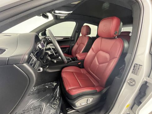 Certified 2023 Porsche Macan Turbo AWD/4WD image 5