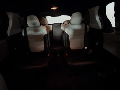 Used 2026 Toyota Sienna XSE FWD image 24
