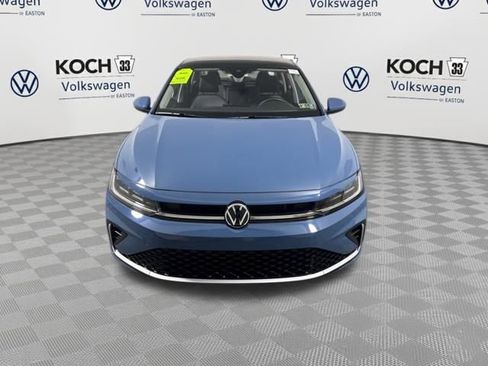 Used 2025 Volkswagen Jetta SE image 2