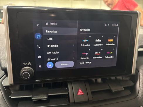 Used 2025 Toyota RAV4 XLE AWD/4WD image 21