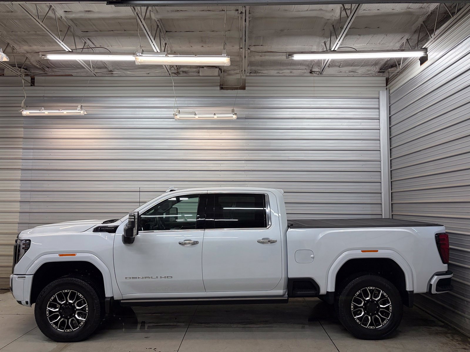 Used 2026 GMC Sierra 3500 Denali Ultimate AWD/4WD image 8