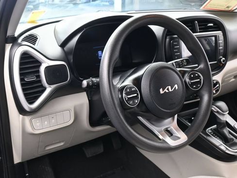 Used 2023 Kia Soul LX FWD image 14